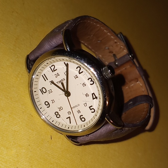 Timex Indiglo Watch Silver Toned Case w/Gray Leather Ostrich Band - Picture 2 of 11